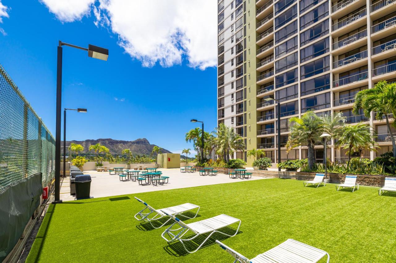Newly Renovated 2 Bedroom Condo, 1 Block To Waikiki Beach, Free Parking Honolulu Eksteriør billede