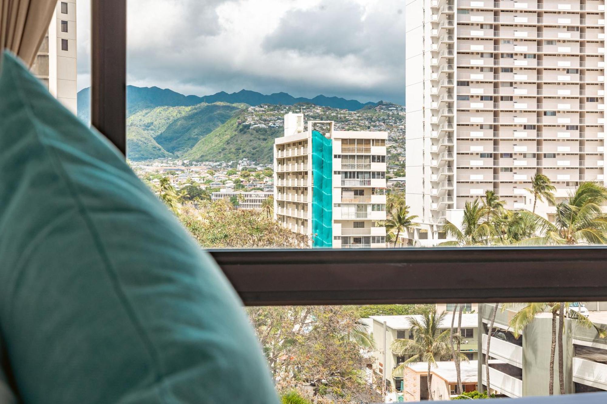 Newly Renovated 2 Bedroom Condo, 1 Block To Waikiki Beach, Free Parking Honolulu Eksteriør billede