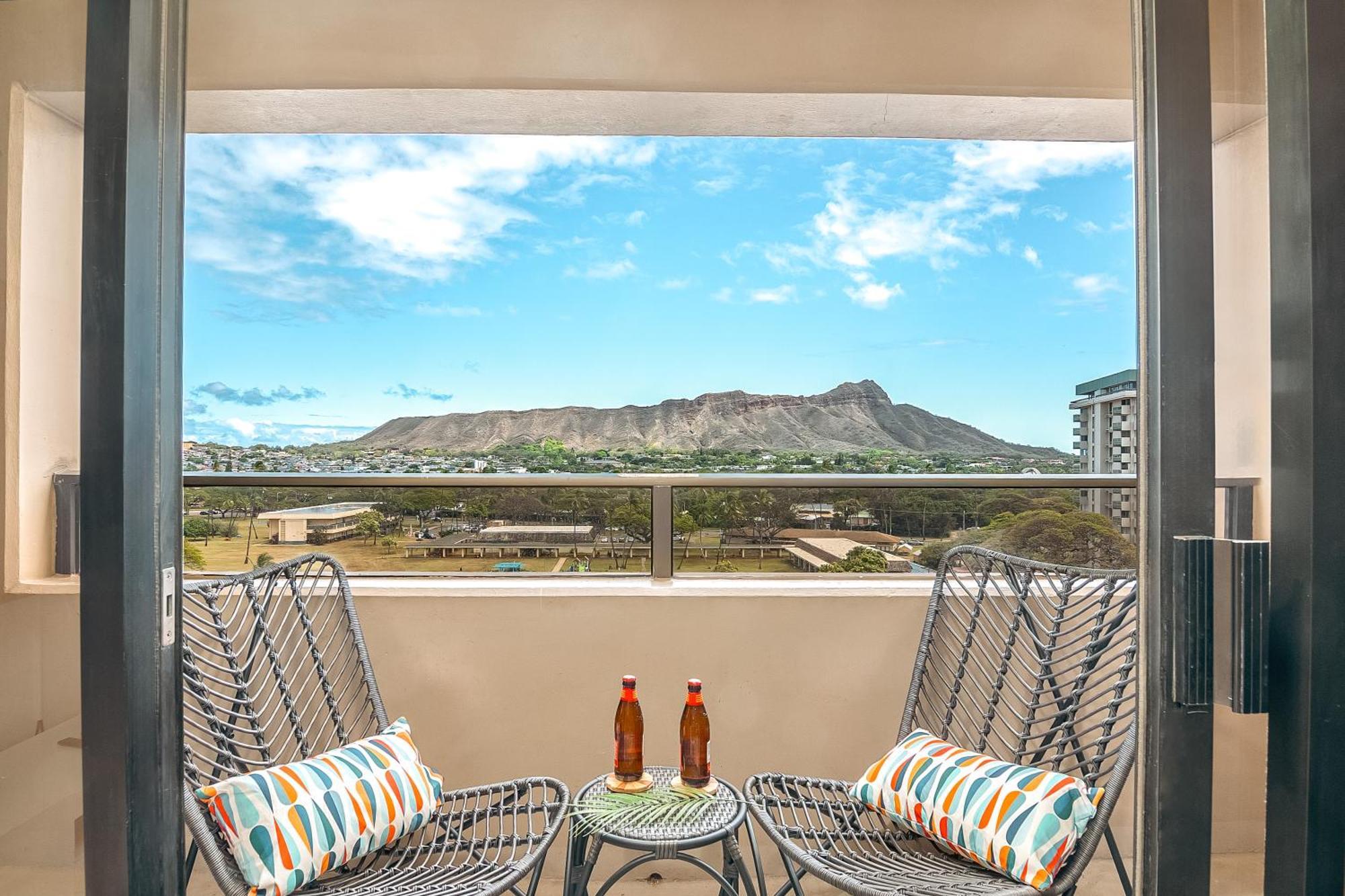 Newly Renovated 2 Bedroom Condo, 1 Block To Waikiki Beach, Free Parking Honolulu Eksteriør billede