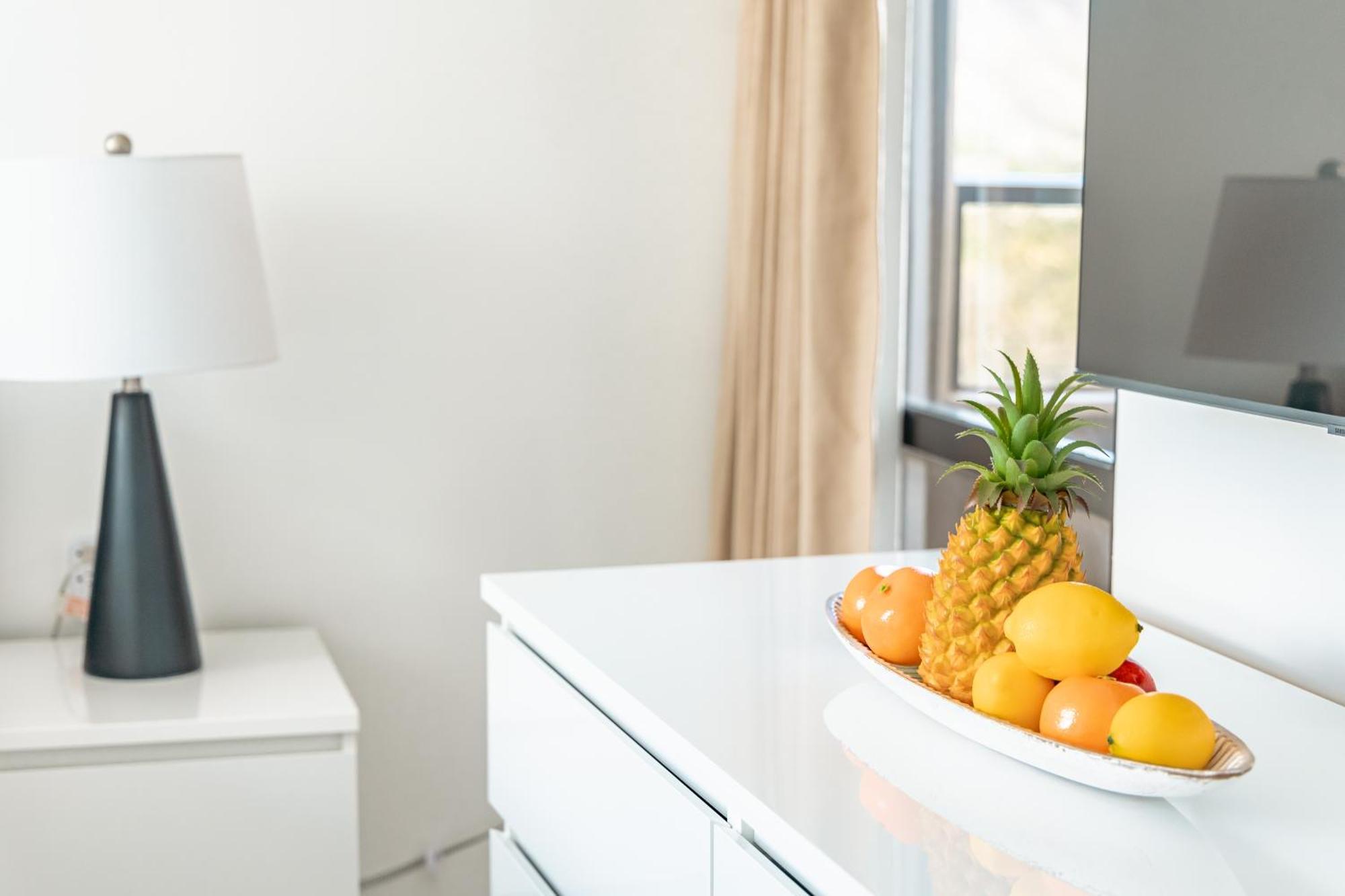 Newly Renovated 2 Bedroom Condo, 1 Block To Waikiki Beach, Free Parking Honolulu Eksteriør billede