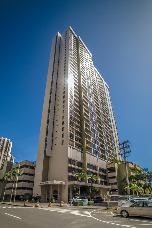 Newly Renovated 2 Bedroom Condo, 1 Block To Waikiki Beach, Free Parking Honolulu Eksteriør billede